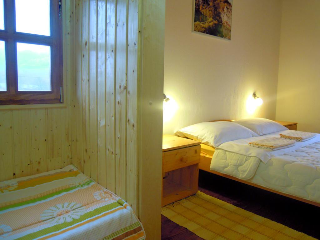 Wooden House Nela Near Plitvice Lakes Smoljanac Cameră foto